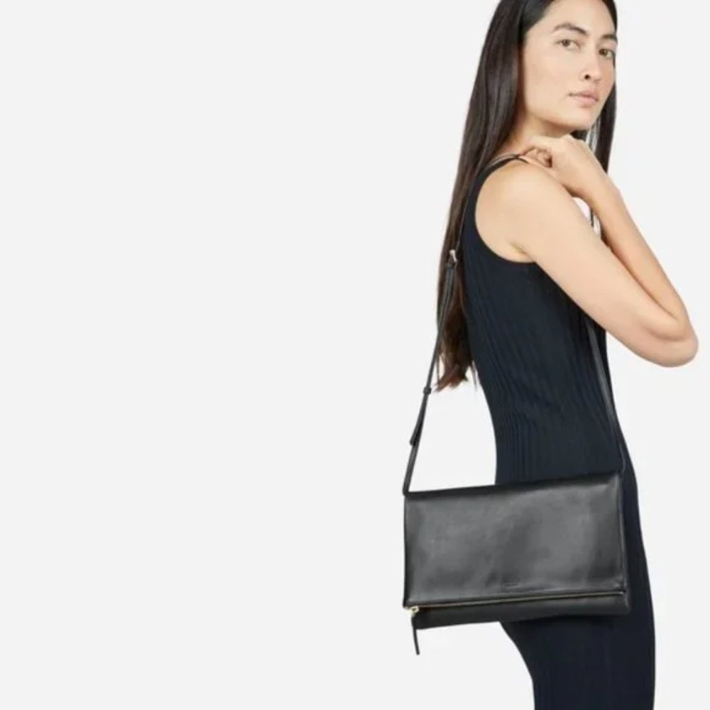 Everlane Foldover Crossbody Convertible Clutch in Navy Leather
